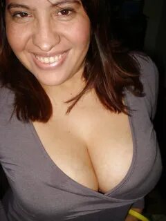 Slideshow milfs cleavage.