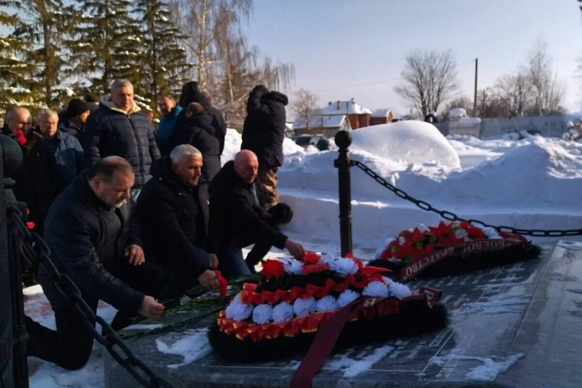 15 февраля 2010. Мемориал афганские ворота в пензе. митинг памяти воинов интернационалистов. митинг афганцев. митинг 15 февраля.