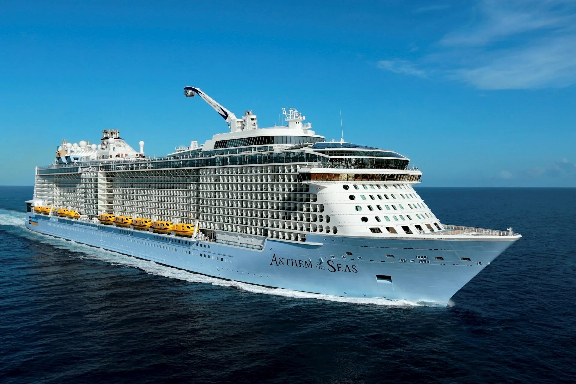 Круиз royal caribbean. Роял карибиан круизы. круизные лайнеры ройал карибиан. quantum of the seas круизный лайнер. самый большой круизный лайнер в мире 2025.