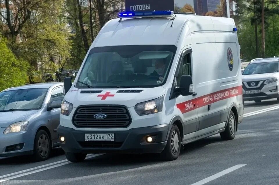 Форд транзит санкт петербург. Ford Transit скорая. Скорая 112 Transit Ford. Станция скорой помощи Санкт-Петербург. Форд Транзит реанимация.