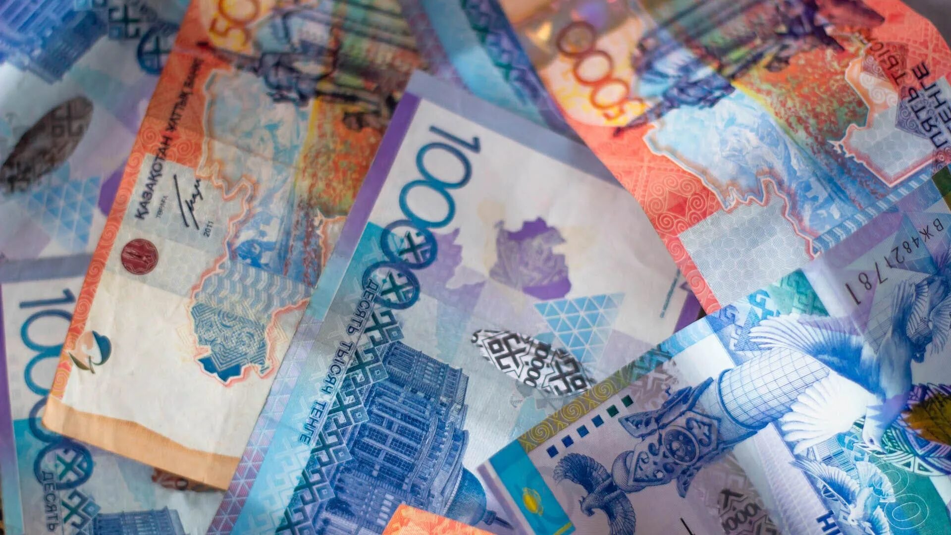 Валюта тенге. Казахстанский тенге. Казахские деньги. 38 в тенге. 125 тенге в рублях.