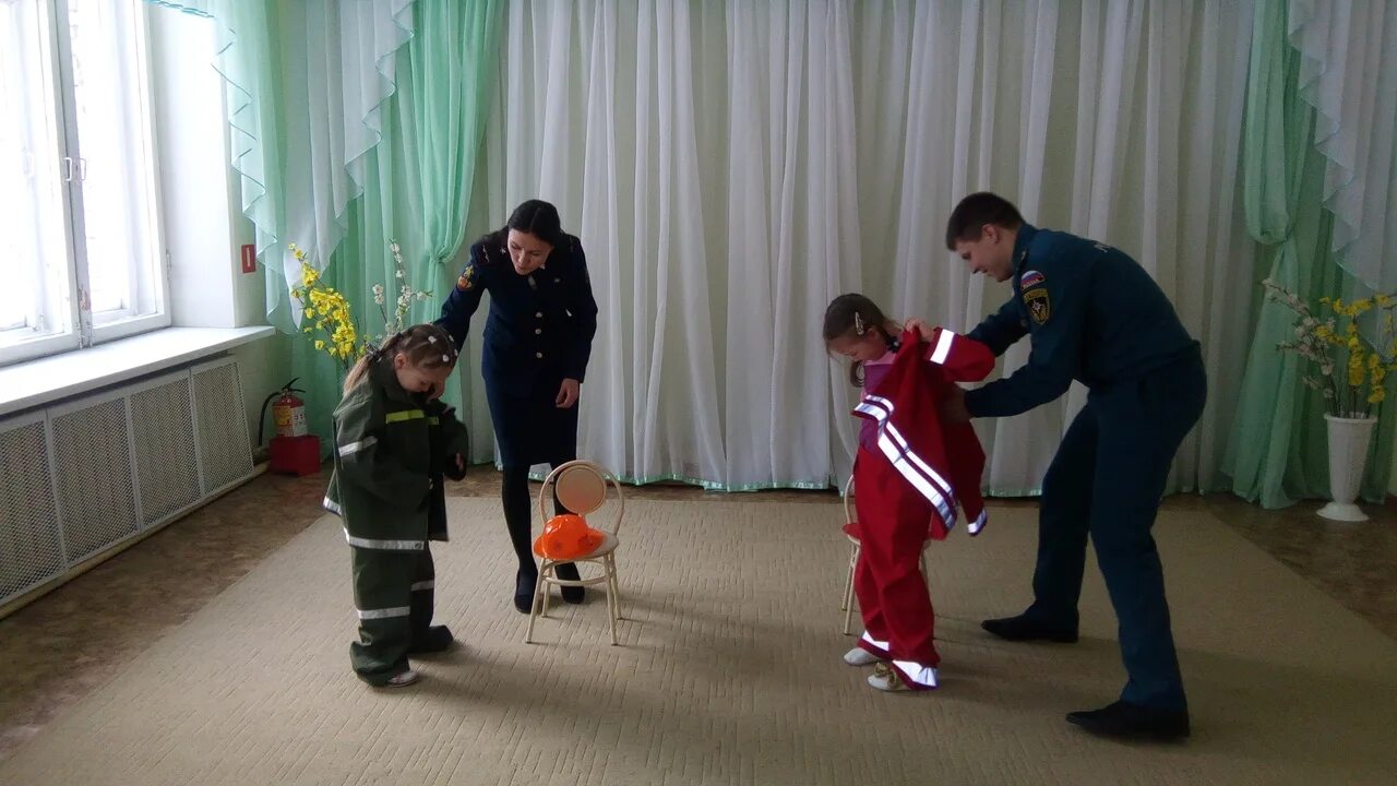 День рождения огнетушителя в доу подготовительная группа. День рождения огнетушителя. День огнетушителя в детском саду младшая группа. День огнетушителя в детском саду младшая группа. День огнетушителя в детском саду младшая группа.