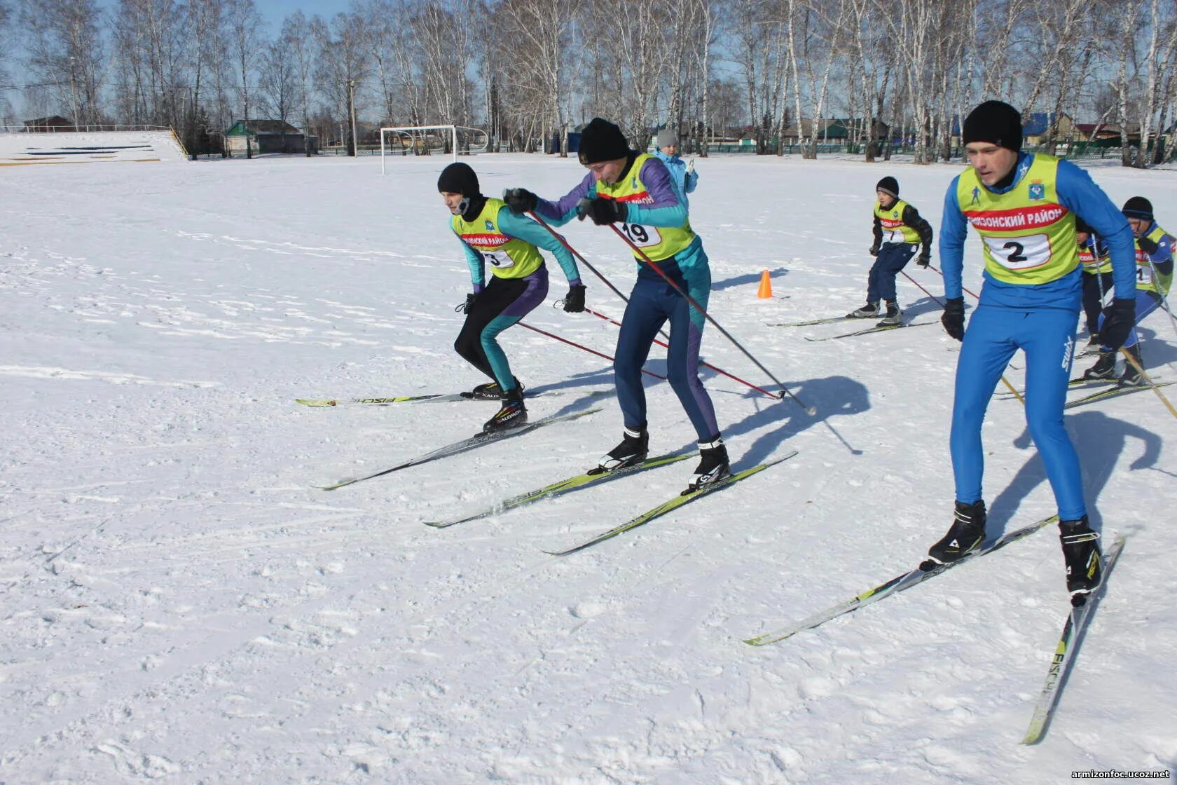 лыжные гонки эстафета. лыжная спартакиада. лыжные гонки ярковский район тюменской области. спартакиада лыжи. баннер лыжные гонки универсиада 2019.