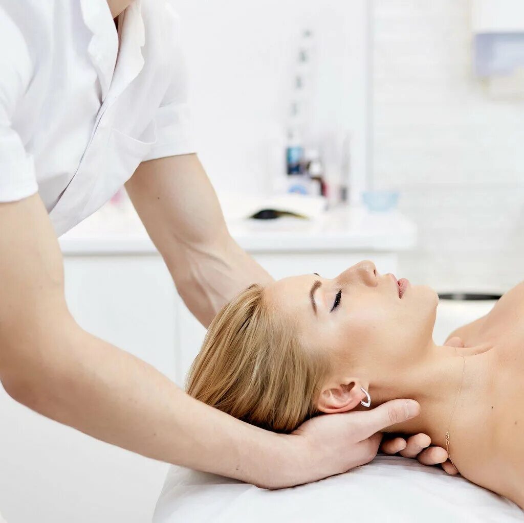 Массаж мануальная терапия. Мануальная терапия сайт. Мануальный массаж позвоночника. Артро вертебральная мануальная терапия. Массаж позвоночника.