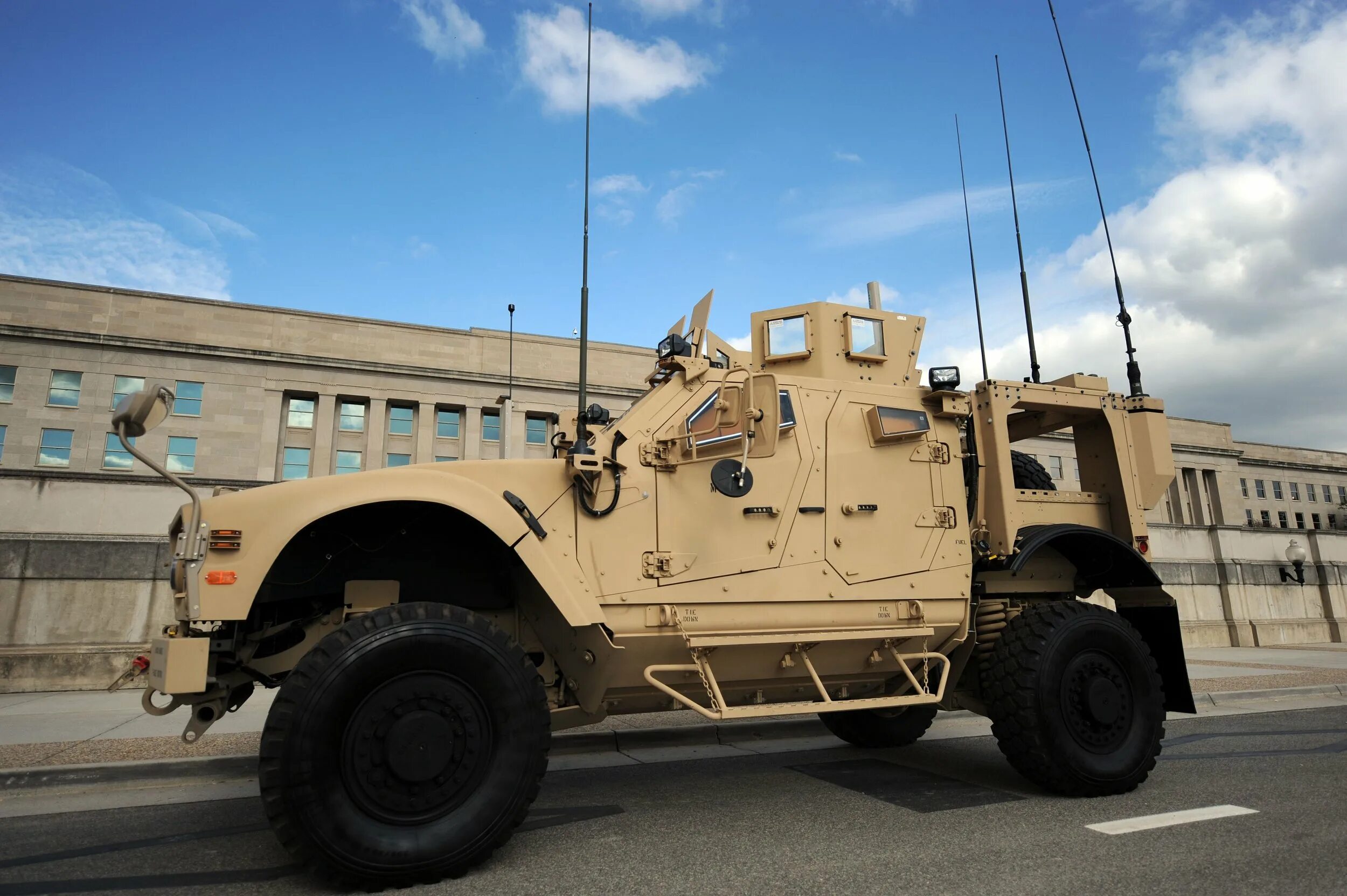 Vehicle make. M-atv MRAP. Бронеавтомобили Ирана. MRAP фото. "Dhabi MRAP".