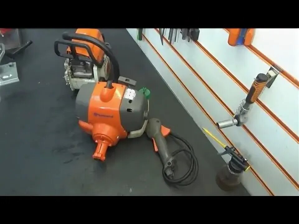 Триммер husqvarna 128 зажигание. Косилка хускварна 128r. Триммер бензиновый husqvarna 128r. Husqvarna 128r устройство. Бензокоса хускварна 128.