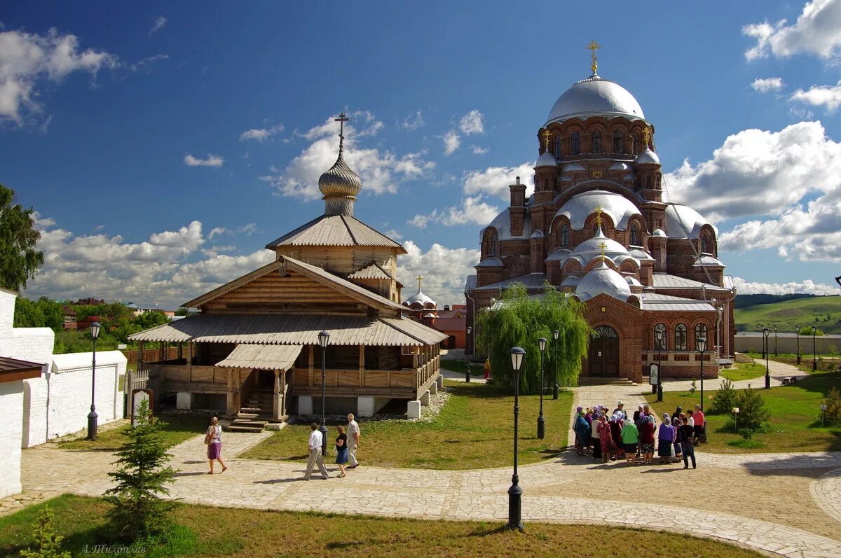 Остров свияжск экскурсии. Свияжск остров-град. Остров Свияжск в Казани. Остров Свияжск в Казани достопримечательности. Остров-град Свияжск, Раифский монастырь, храм всех религий..