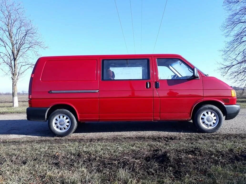Транспортер 2000. Volkswagen t4 2000. фольксваген транспортер 2000 года. фольксваген транспортер 2000г. фольксваген транспортер красный цвет.