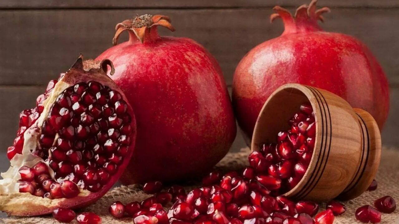 Значение граната. Гранат символ чего. Гранат плод символ. Как выбрать гранат. Гранатовая роща.