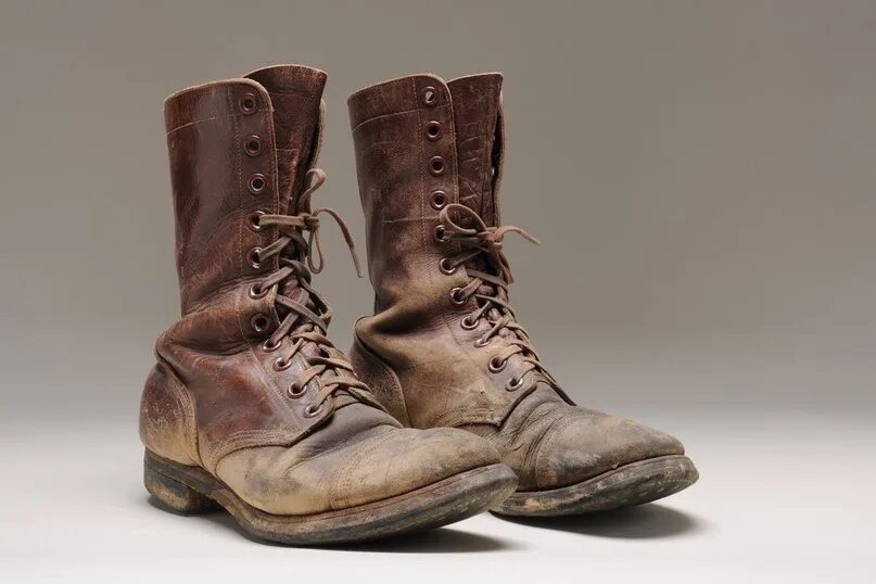 Сапоги охотничьи кожаные. Old leather boots. Ботинки милитари мужские черные. Старые сапоги. Старинные сапоги.