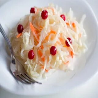 Квашеная капуста с яблоком и клюквой