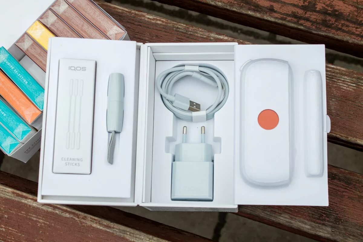 Айкос 3 зарядное устройство. Iqos 3 duo. айкос 3 дуос комплектация. белый айкос 3 дуо. айкос дуал 3.