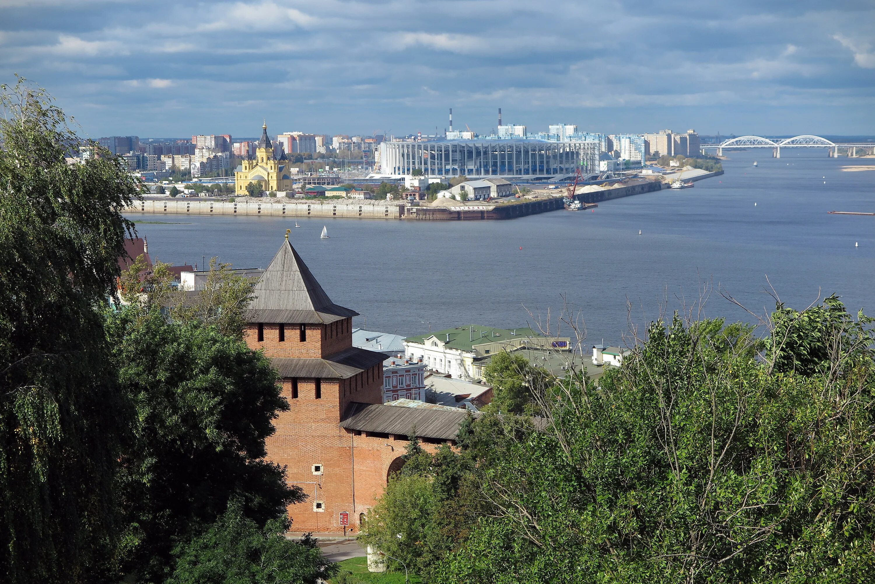 Споры нижнего новгорода. Город Нижний Новгород. Нижний Новгород с реки на Кремль. Нижний Новгород виды города. Нижний Новгород. Вид на Кремль.