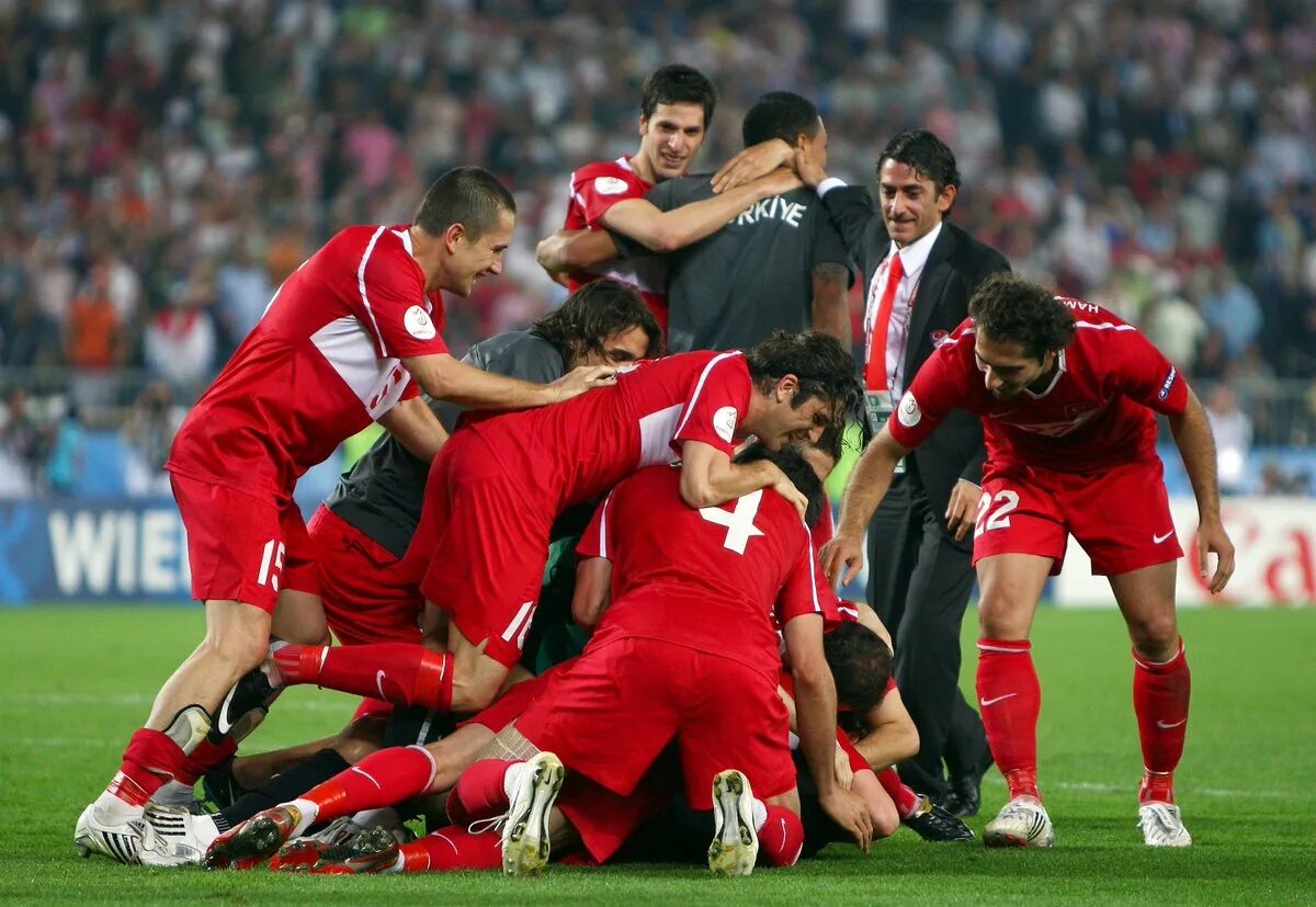 V turkey. Хорватия евро 2008. Turkey v Croatia Euro 2008. Хорватия Турция евро 2016. Англия Хорватия евро 2008.