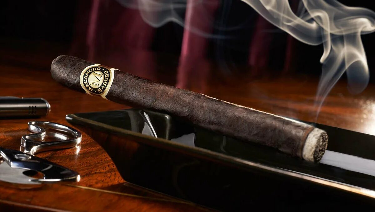 Маленькие сигары. Cloud bar 3500 кубинская сигара. Альмодовара сигара. Фото puro. Вейп e-cigar сигара.