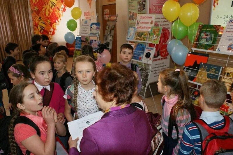 Детская библиотека южно сахалинска. Акция дарите книги с любовью. Сахалинская областная детская библиотека южно-сахалинск. Детская библиотека южно-сахалинск. Библиотека в южном тверь.