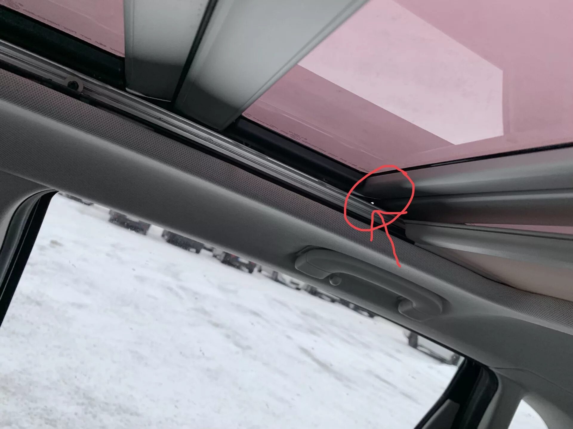 Закрывается и открывается люк. Шторка люка w211. шторка люка мерседес w203 хэтчбек. шторка люка w210. шторка люка вольво хс90.