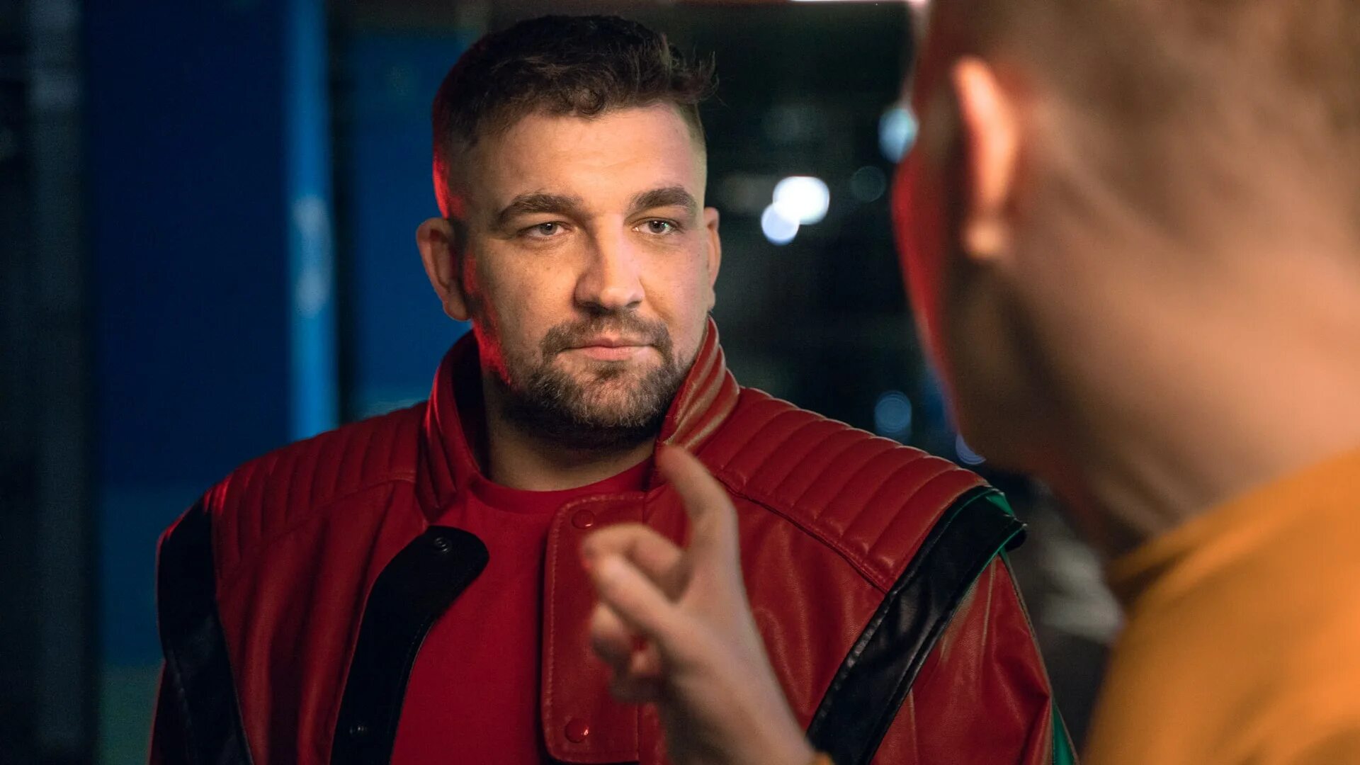 Баста реальные пацаны. Антон зайцев продюсер. Антон богданов актер. Продюсер реальных пацанов. Продюсеры реальных пацанов фото.