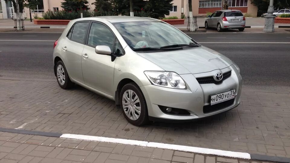 Тойота хэтчбек 2008 года. Тойота аурис 2008 отзывы. Тойота аурис 1 2008. Toyota auris i. Тойота аурис 2008 серая.