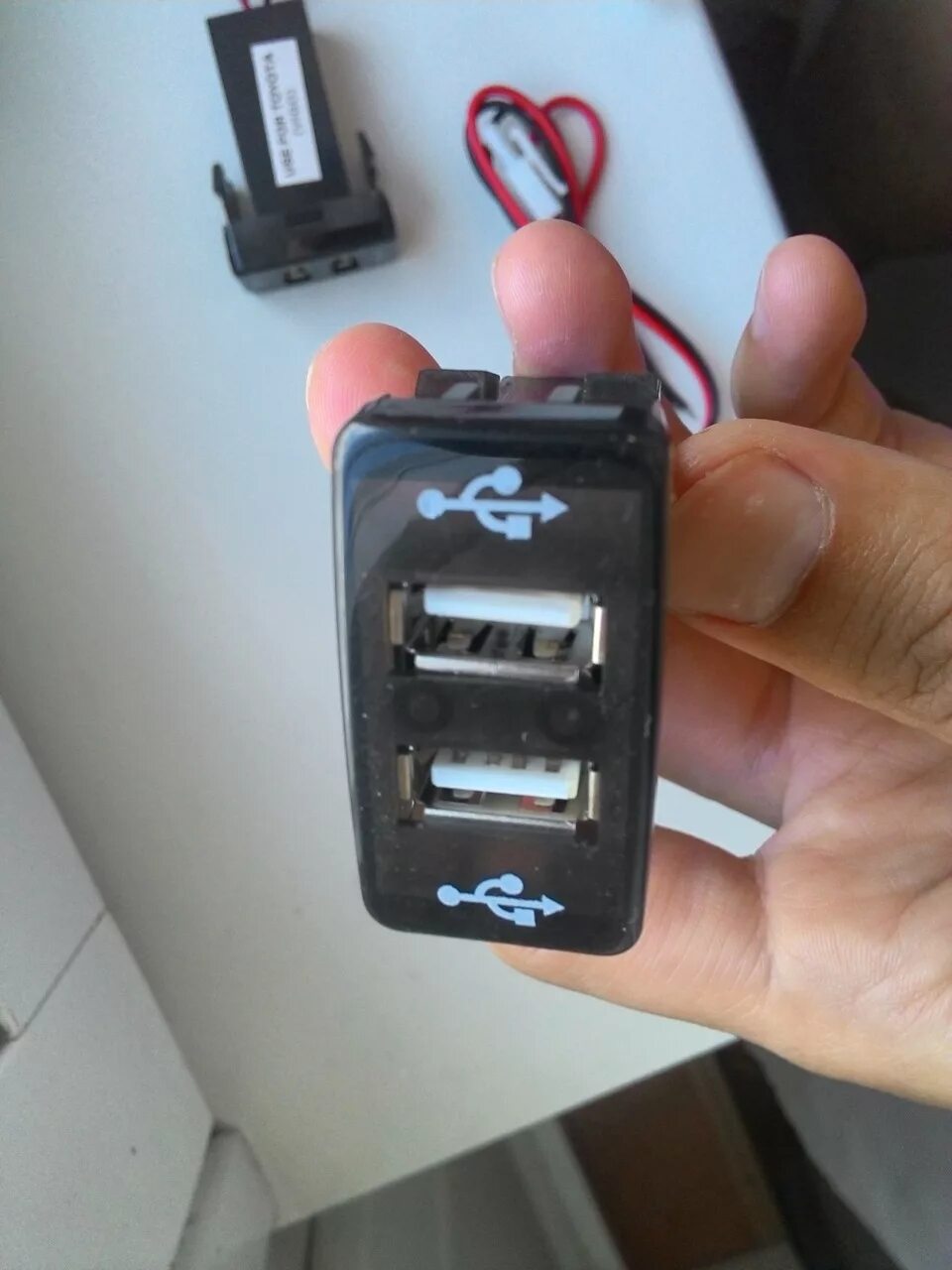 Как подключить usb зарядку в машине USB зарядка в авто Toyota RAV4 (III), 2 л, 2011 года аксессуары DRIVE2