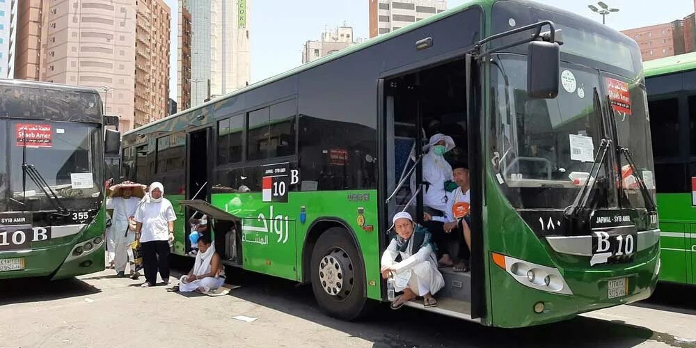 Автобус мекка. Автобус в Мекке. Автобус Дубай Мекка. Bus in Makka. Автобус Мекка - Дубай автовокзал и сколько стоит.