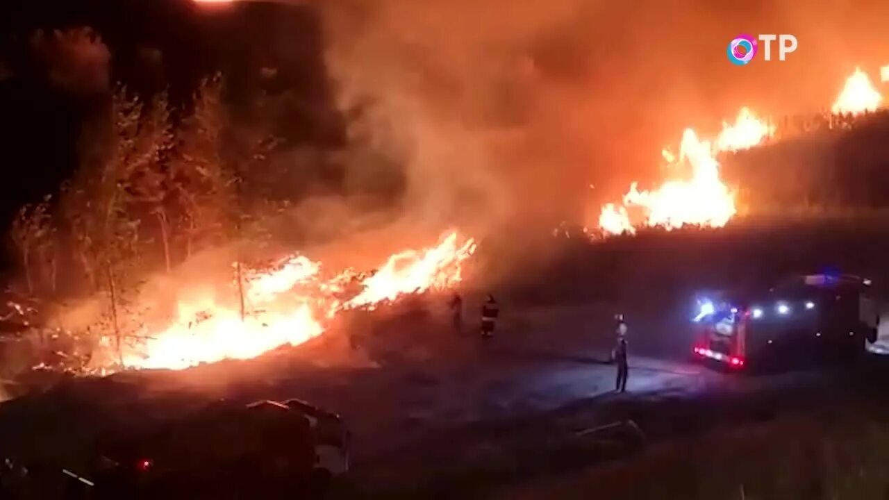 Пожар левый берег Ростов. Пожар на левом берегу Дона. Пожар на левом берегу сегодня. Пожар на Ростовской вокзале.