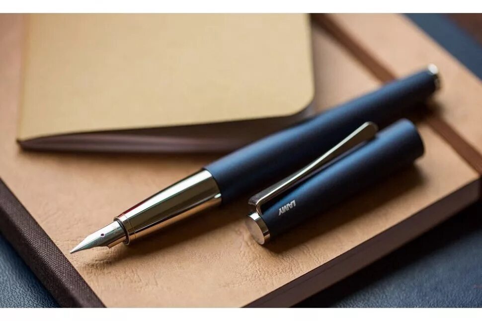 Pens studio. Lamy Studio Imperial Blue. Ручка. Ручки чернильные перьевые. Красивая перьевая ручка.