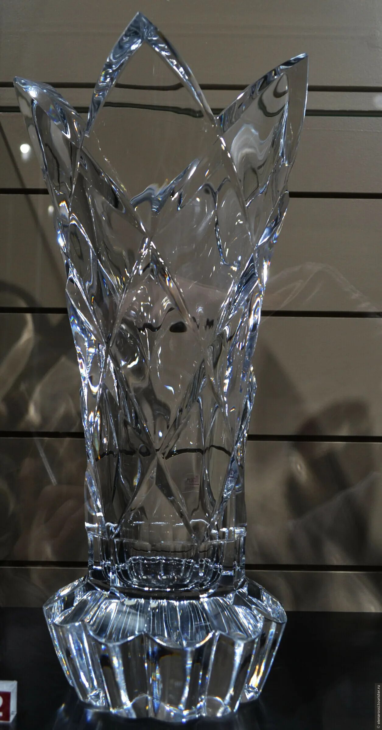 отличия хрусталя и хрустального стекла. хрусталь отличие. состав хрустального стекла. свинцовое стекло изделия. состав хрустального стекла.