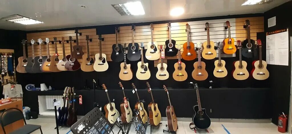 Музыкальный магазин брянск. Витрина магазина гитар. Музторг брянск магазин. Магазин гитар в брянске. Гитарная лавка брянск артём.