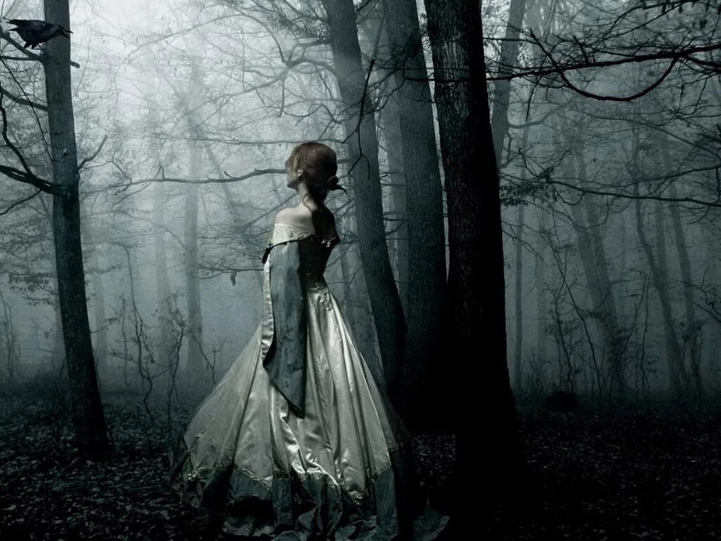 Несчастье мрачно. Девушка в темном лесу. Девушка в таинственном лесу. Девушка в лесу мистика. Мрачная девушка.