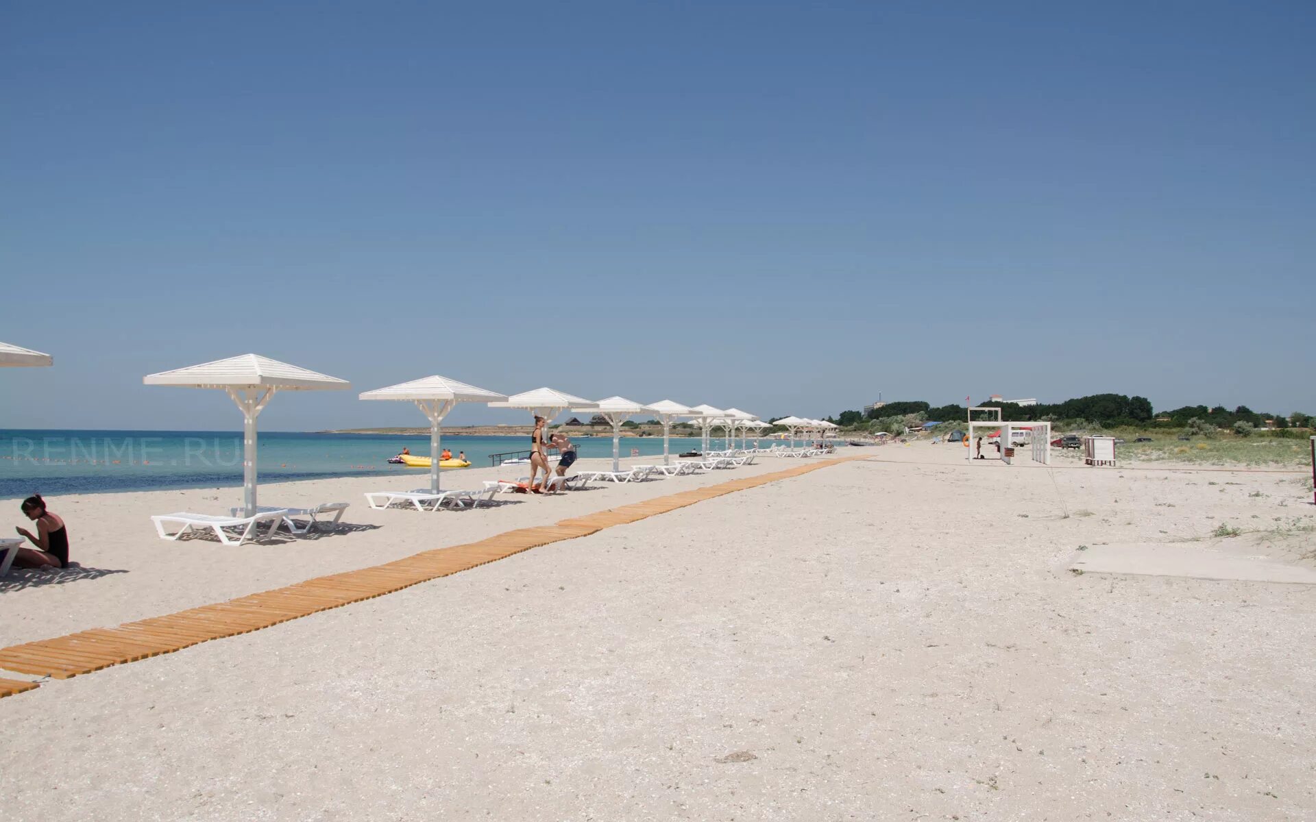 Белый берег оленевка. Белый берег ул. Оленевка пляж 2022. Оленевка пляж майами тарханкут. Оленевка белый берег база отдыха.