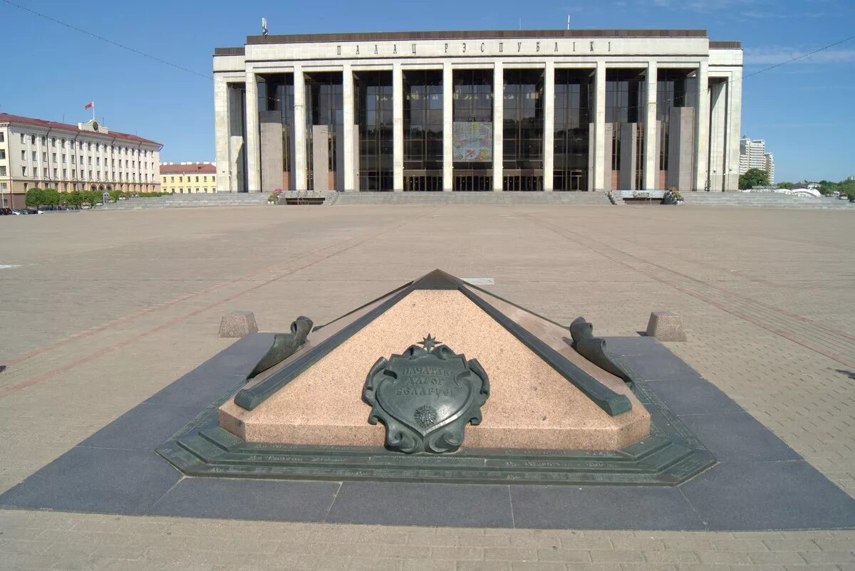 Площадь независимости (минск) площади минска. Минск площадь км. Минск октябрьская площадь 1. Минск площадь км. Октябрьская площадь минск фото.