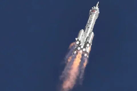 Космический корабль вышел на орбиту