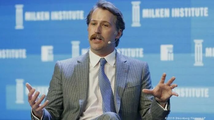 Галерист михаил цапкин. Бизнесмен в городе. Бизнесмен 2016. Бизнесмен 2016. Харриган тв.