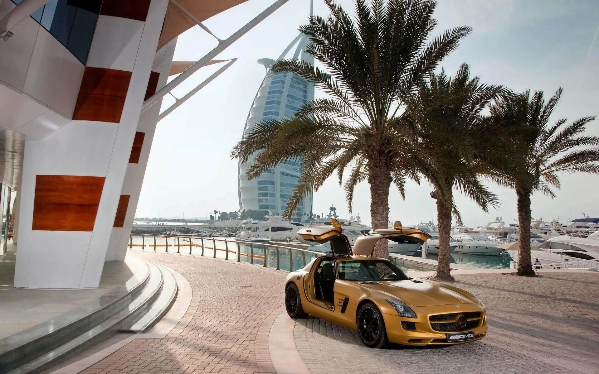 Деньги машины тачки. Порше Халифа Дубай. Mercedes AMG SLS Desert Gold. Абу Даби Пальма. Mercedes Benz AMG Dubai.