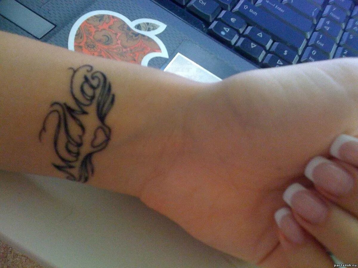 тату мама на запястье. красивые татуировки на запястье. тату мама. тату на запястье мама. тату на запястье мама.