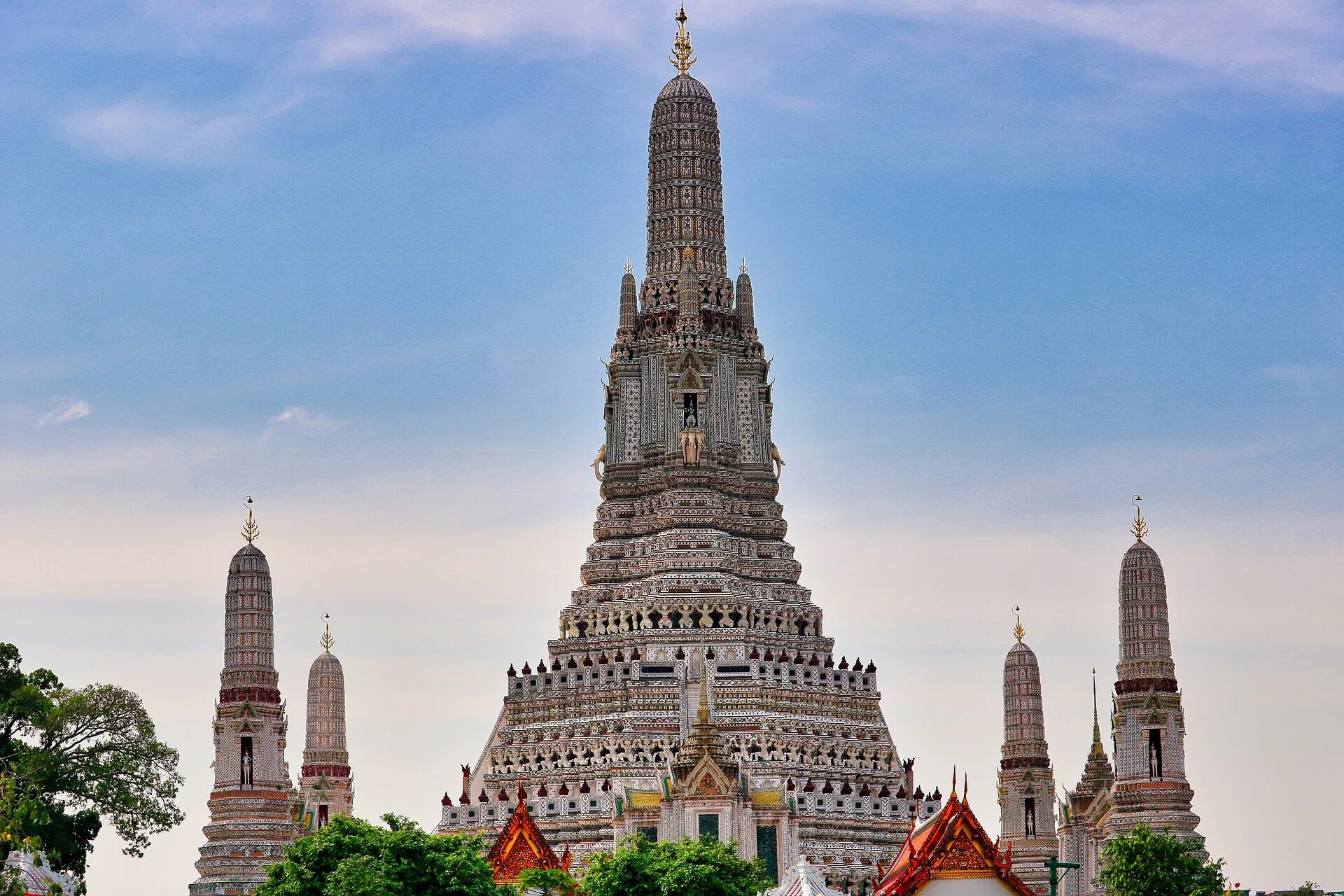 Храм ват Арун. Ват Арун храм рассвета Бангкок. Храм утренней зари (wat Arun). Храм ват Арун (утренней зари), Бангкок, Таиланд..