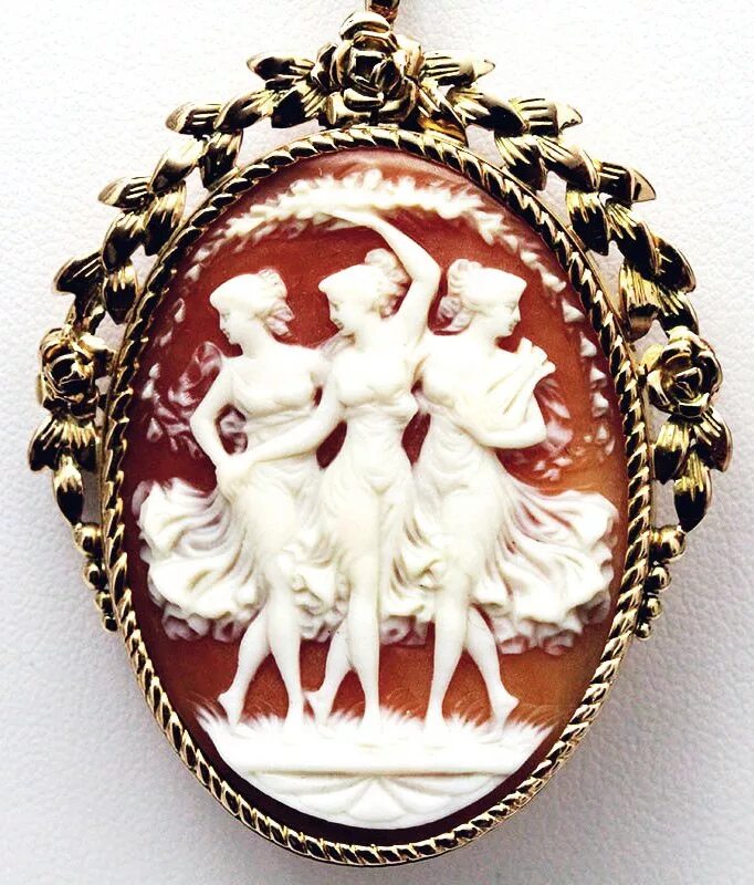 Брошь камея виши. Камея это. Глиптика древней греции. Глиптика гемма инталия. Глиптика гемма инталия.