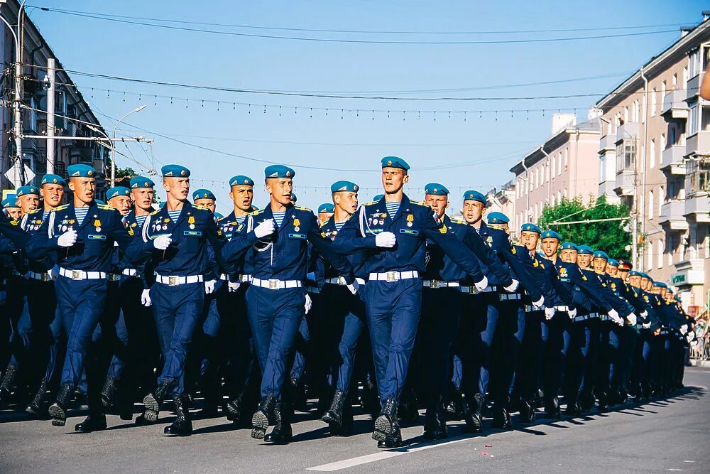 Город псков какие войска. РВВДКУ Рязань курсанты. В Рязанском высшем воздушно-десантном командном училище (РВВДКУ). Курсанты ВДВ Рязань. ВДВ Рязань РВВДКУ.