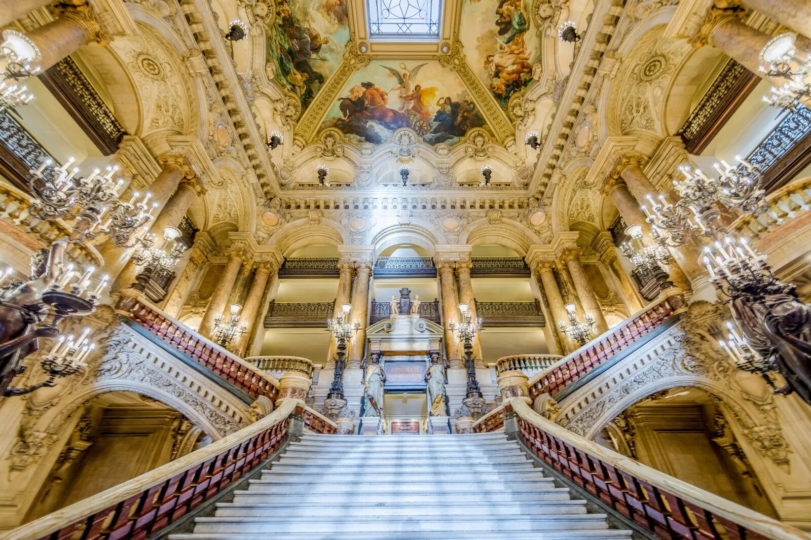 Опера Гарнье парадная лестница. Опера Гарнье Париж лестница. Парадная лестница в Гранд опера в Париже. Парижская опера, дворец Гарнье, Франция.