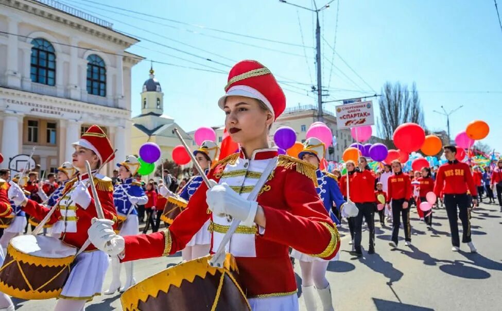 Первомайская демонстрация 2022 Чебоксары. Первомайское шествие Чебоксары. Первомайская демонстрация Чебоксары. Шествие праздничной колонны. 1 мая чебоксары