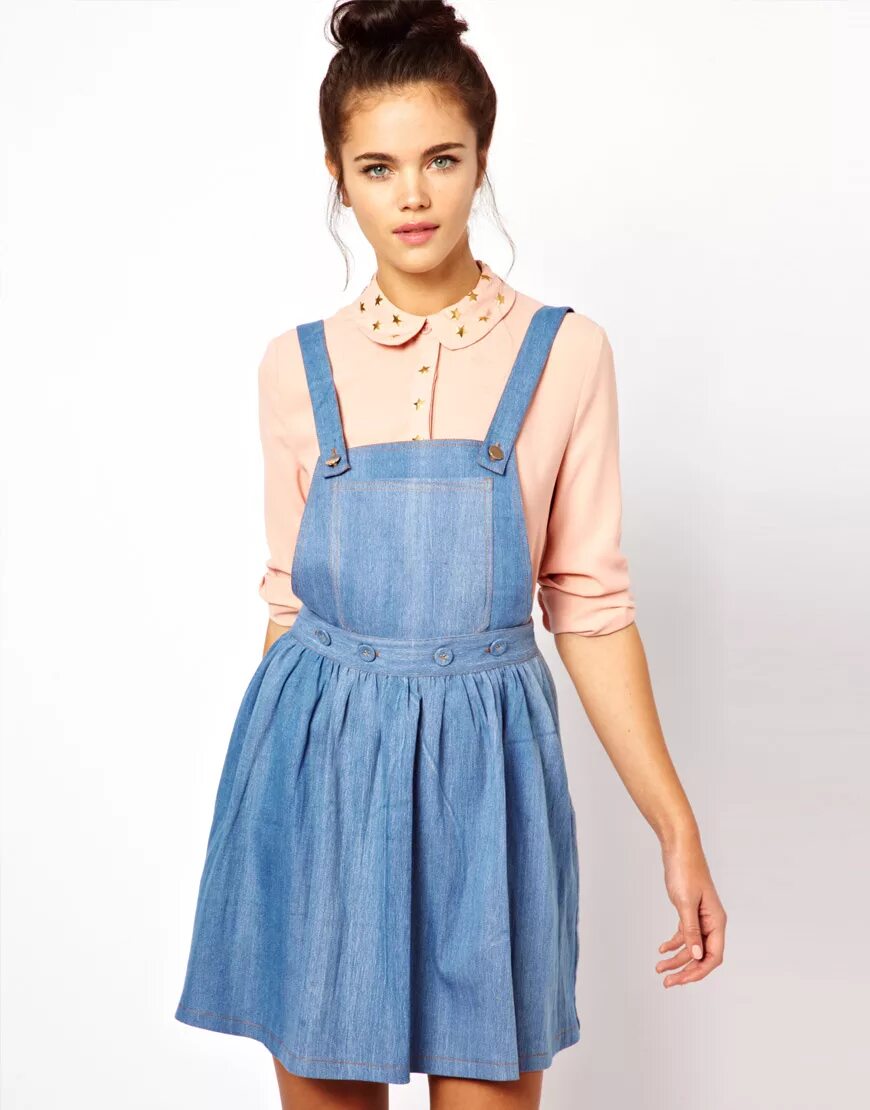 сарафан на бретелях с чем носить. сарафан на бретелях с чем носить. джинсовый сарафан. черный сарафан с футболкой. сарафан на бретелях с чем носить.