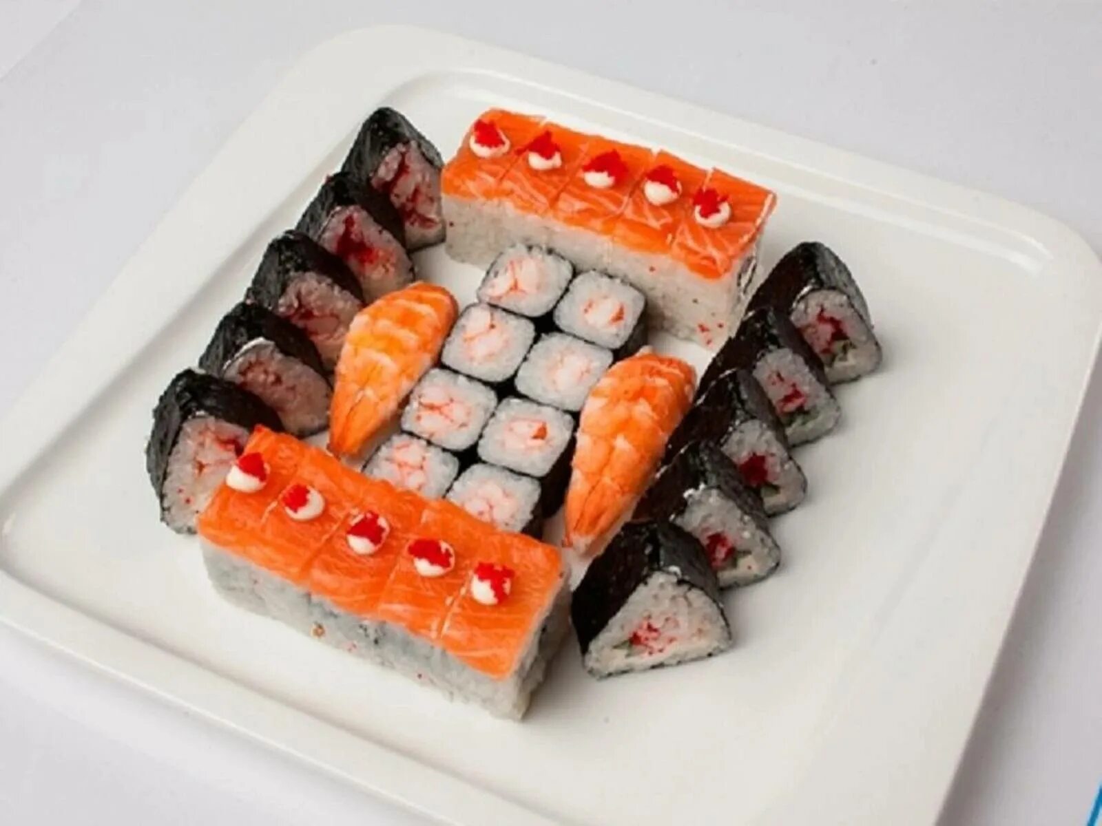 Sushi House Ульяновск. Роллы суши Хаус. Япона Хаус роллы. Суши Хаус в Гусиноозерске.