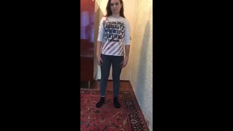 Раздевание мамы. Мама ругает дочь и заставляет раздеваться. мама заставила дочь раздеться. заставил маму раздеться. раздевание дочери.