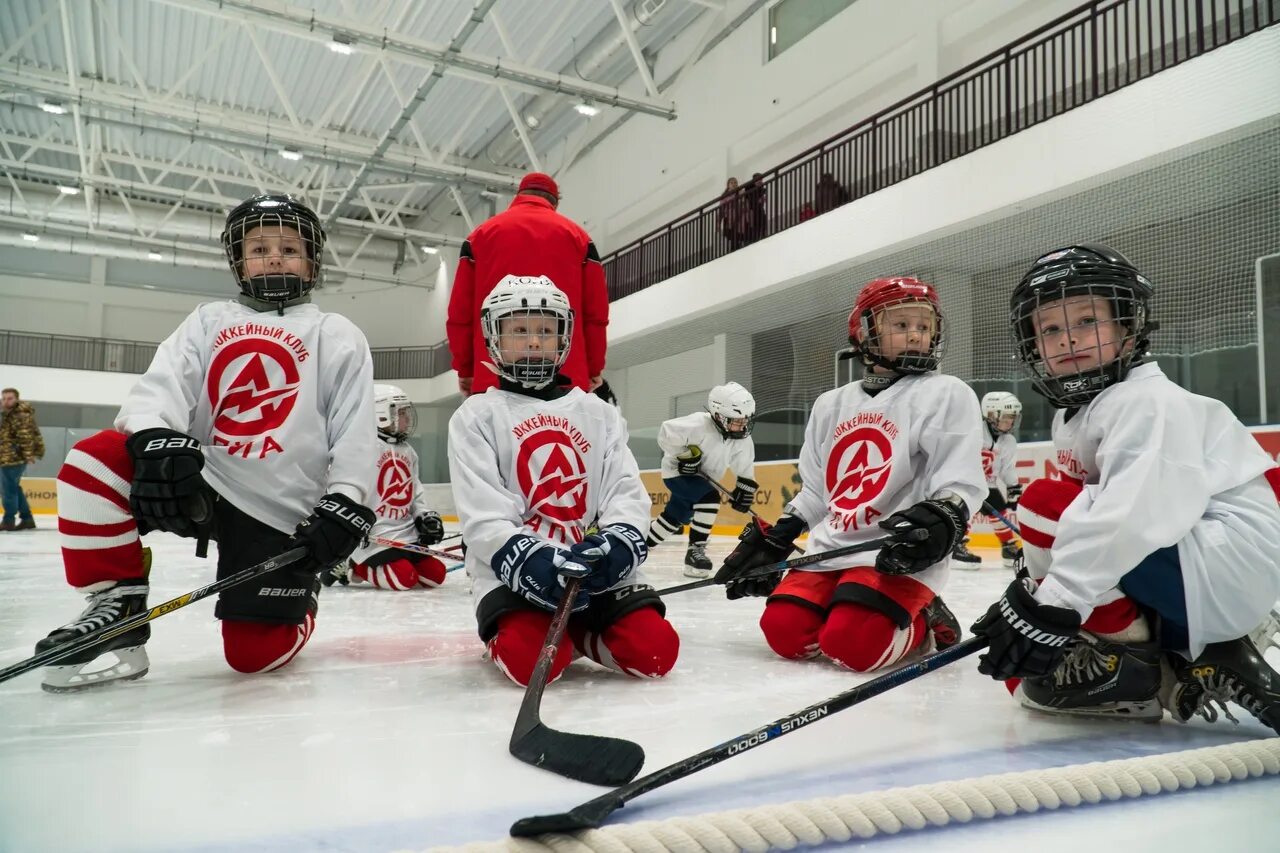 Команда Апиа хоккейная. Ледовый дворец Апиа. Школа хоккея для детей. Детский хоккей. Сайт хоккейной школы