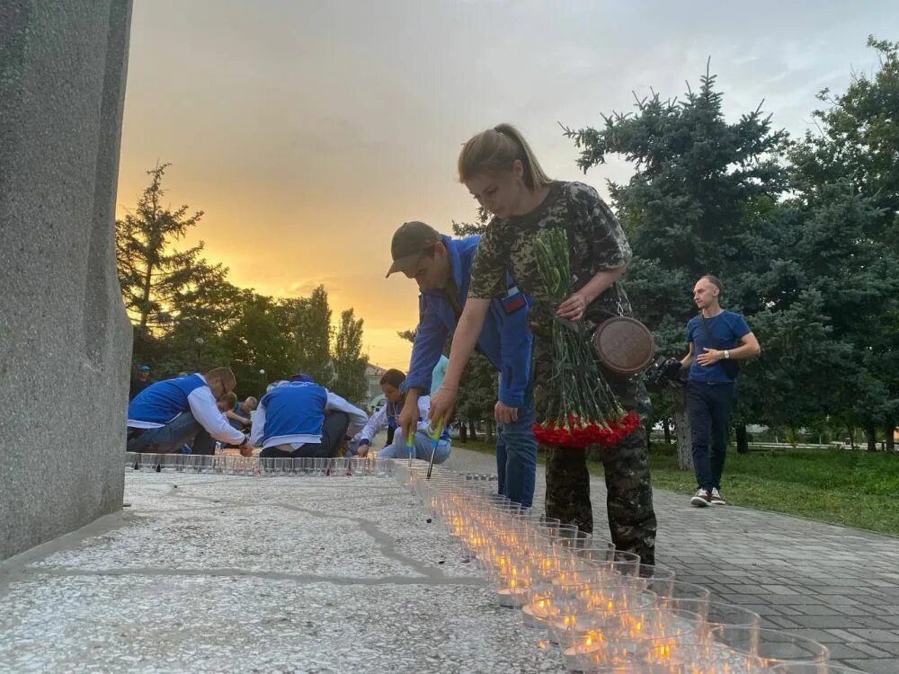 Геническ новости происшествия сегодня. Геническ. Крым Армянск Геническ. В Геническе на набережной памятник.