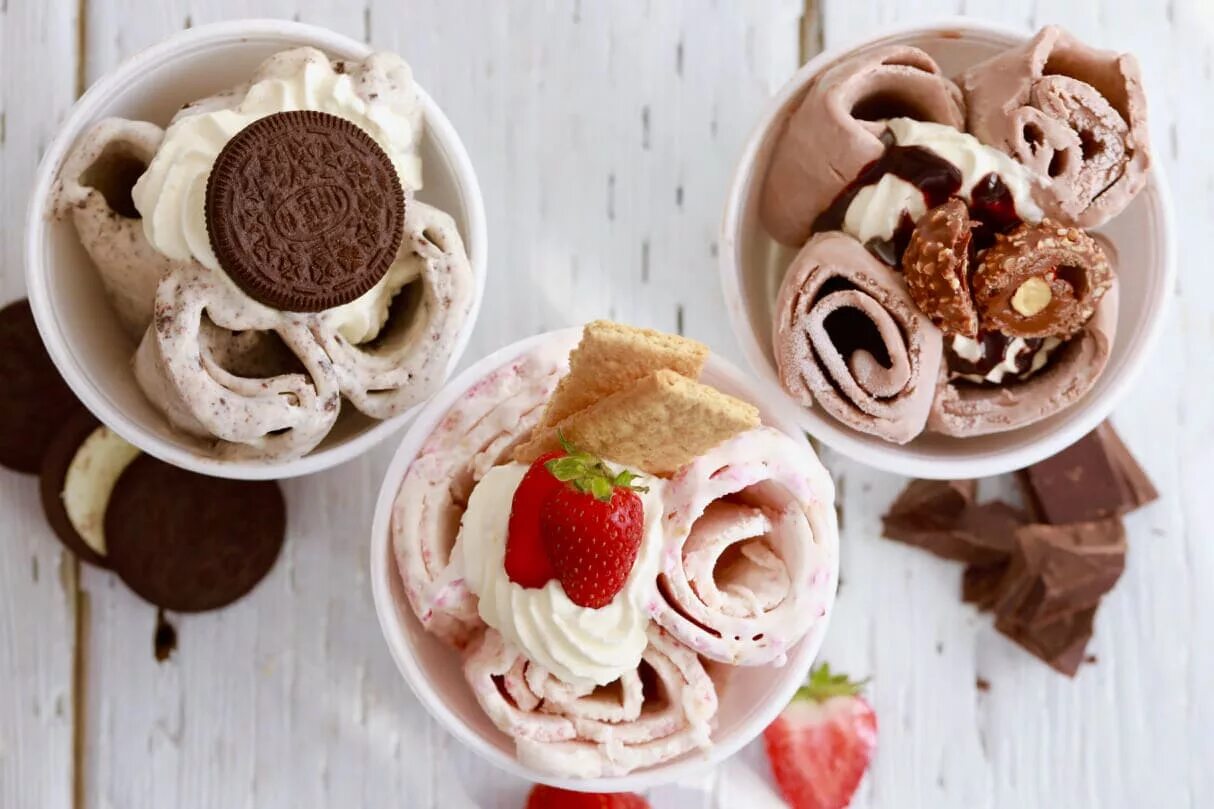 Тайское жареное ролл мороженое. Тайское жареное мороженое. Roll Ice жареное мороженое. Жареное мороженое (Thai Ice Cream Rolls).