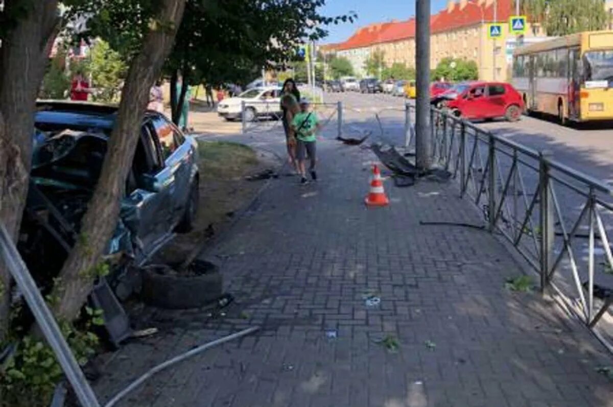 Внезапно развернулась и ударилась об авто: в Калининграде сбили школьницу - Ново