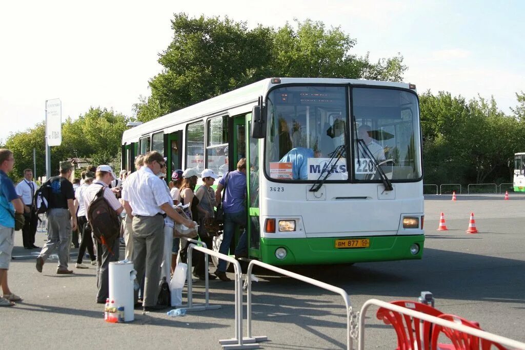 Посадка высадка пассажиров автобуса