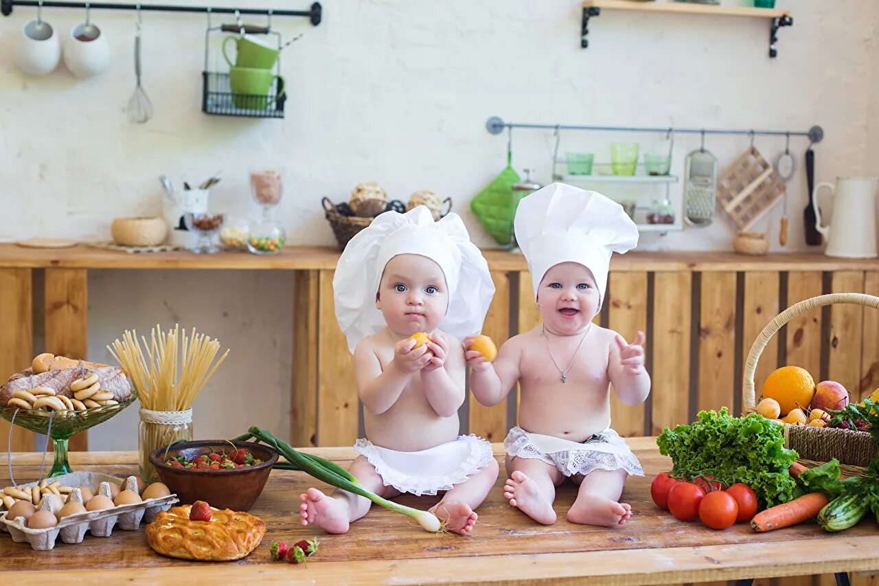 Cooking babies. Кухня для детей. Фотопроект поварята. Фотосессия Поваренок. Детская фотосессия на кухне.